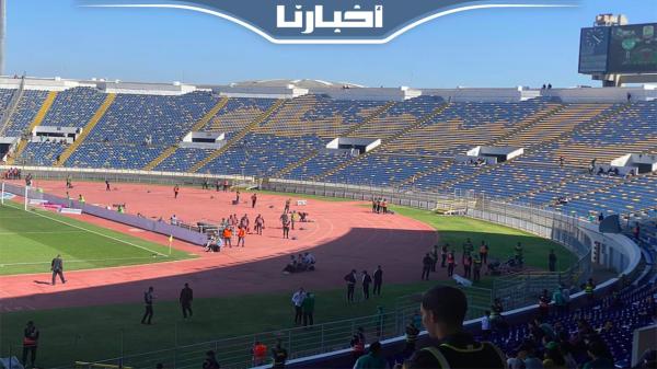 الملعب شبه فارغ..."الكورفا سود" تقاطع مباراة الرجاء وخريبكة بسبب وفاة المشجعة "نورة"